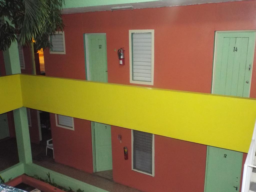 Tropical Court Inn New Κίνγκστον Εξωτερικό φωτογραφία
