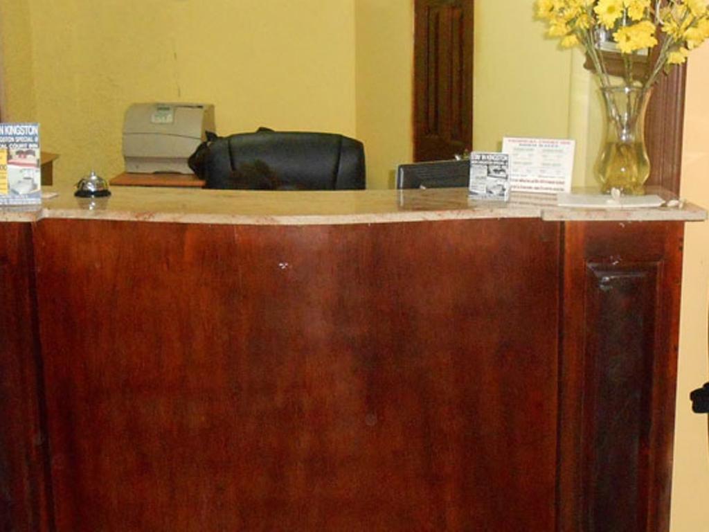 Tropical Court Inn New Κίνγκστον Εξωτερικό φωτογραφία