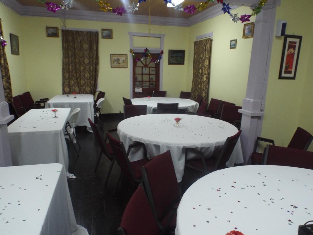 Tropical Court Inn New Κίνγκστον Εξωτερικό φωτογραφία